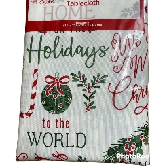 Wreath Christmas Holiday Table Cloth NWT Rectangle 52x70 White Green - Picture 2 of 4